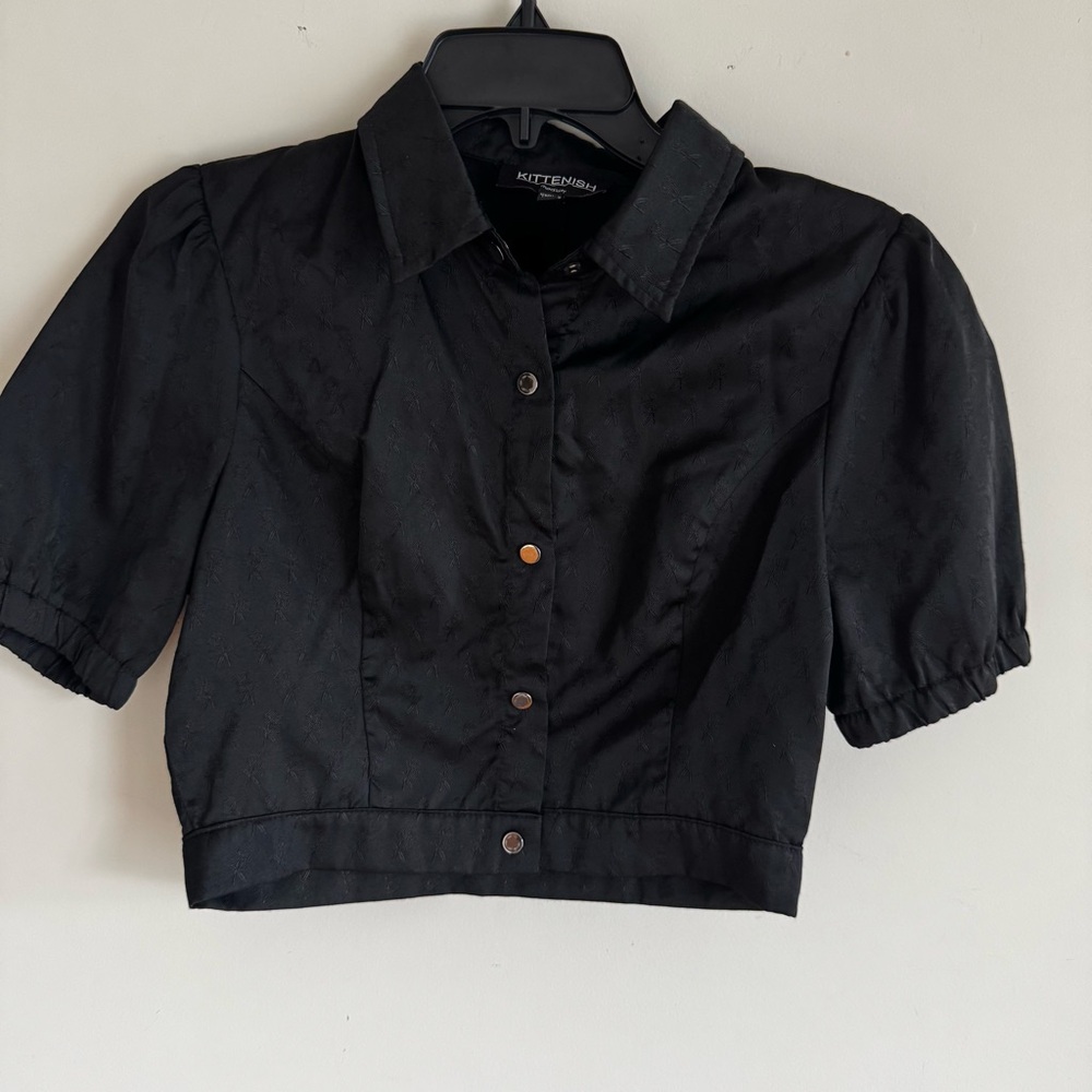 Kittenish Black Short Sleeve Snap Closure Collar Stylish Cropped Jacket